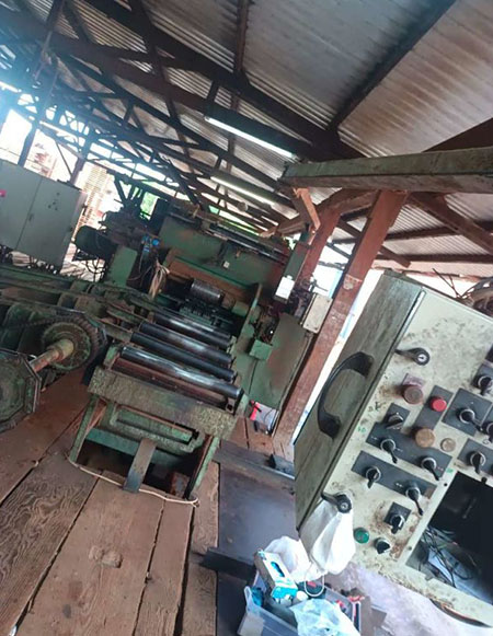 Modernisation d’une machine industrielle en Guyane Machine industrielle faisant l’objet d’une modernisation électrique en Guyane